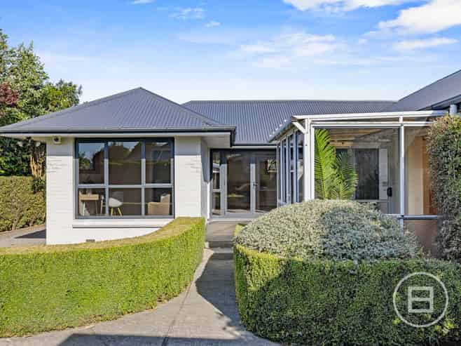 29 Brent Place, BRYNDWR