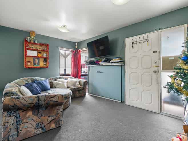 32B Sikkim Crescent, Clover Park