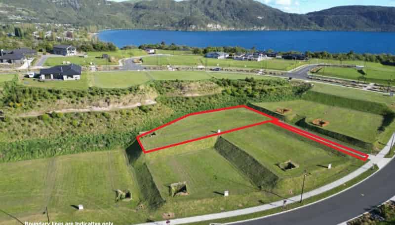 8 Otaketake Drive, Kinloch