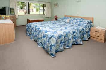 2 Faith Bullock Place, New Lynn