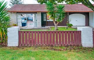 2 Faith Bullock Place, New Lynn