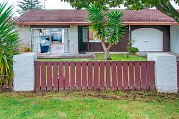 2 Faith Bullock Place, New Lynn