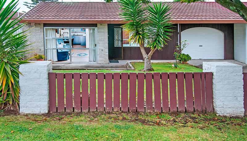 2 Faith Bullock Place, New Lynn