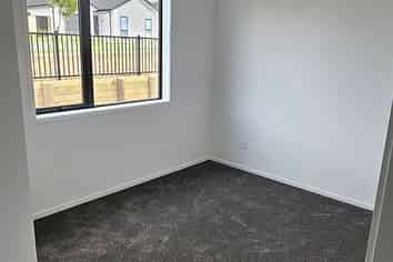 13 Metoriti Crescent, Karaka