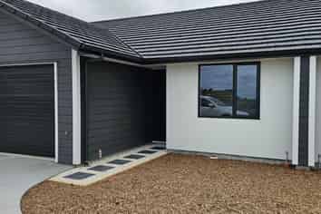 13 Metoriti Crescent, Karaka