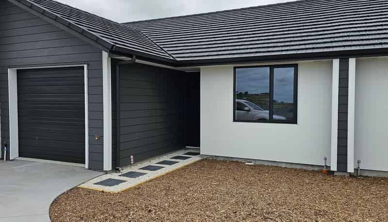 13 Metoriti Crescent, Karaka