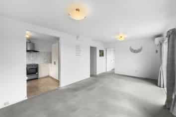 2/14 Chalmers Street, Avondale