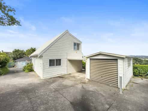 2/14 Chalmers Street, Avondale