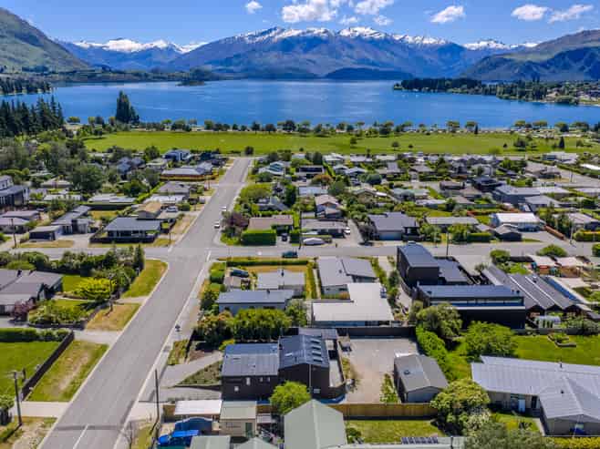 64 Roche Street, Wanaka