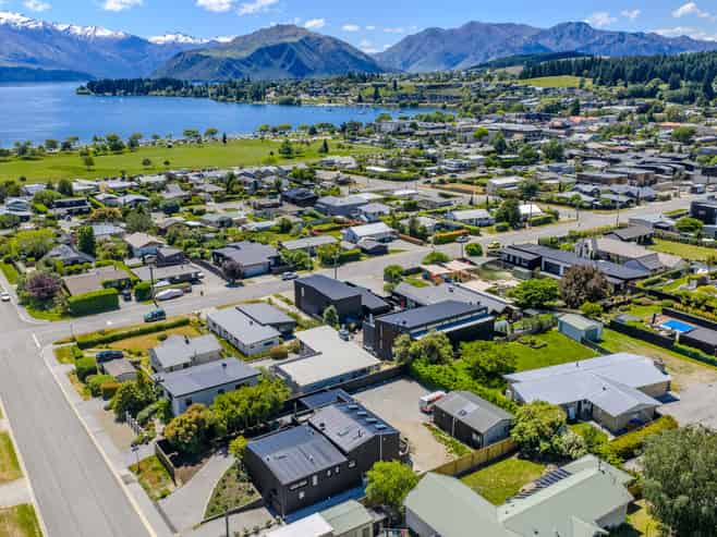 64 Roche Street, Wanaka