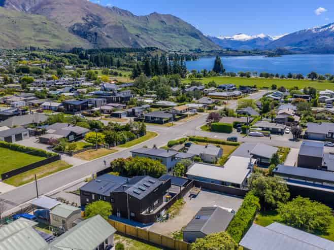 64 Roche Street, Wanaka