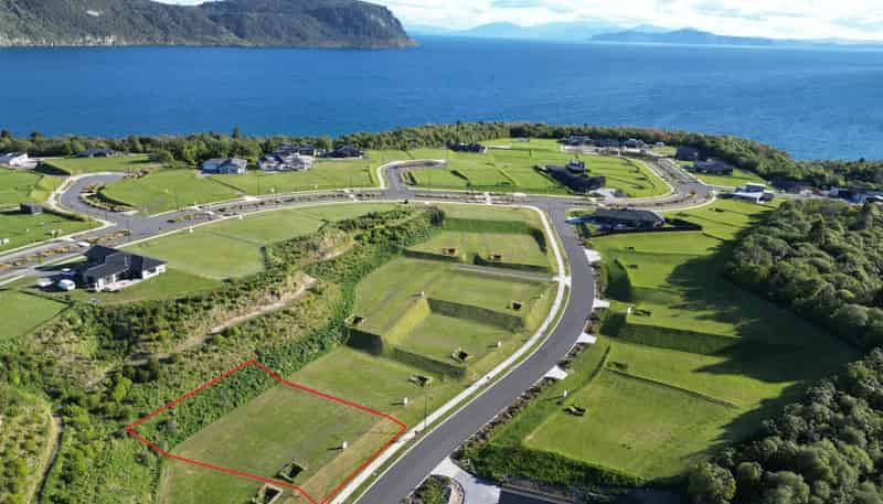 16 Otaketake Drive, Kinloch