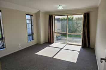 85 St James Drive, Huntington