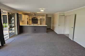 85 St James Drive, Huntington