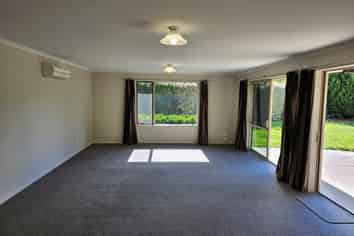 85 St James Drive, Huntington