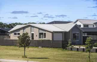 8 Tauhinu Place, Papamoa