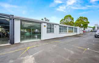 ROAD FRONTAGE WAREHOUSE - ST JOHNS
