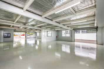 ROAD FRONTAGE WAREHOUSE - ST JOHNS
