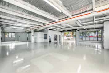 ROAD FRONTAGE WAREHOUSE - ST JOHNS
