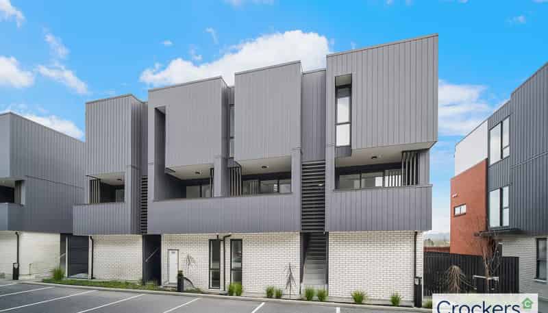6/4 Treasure Lane, Te Atatu South