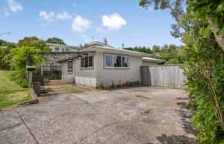 218 Dowse Drive, Maungaraki
