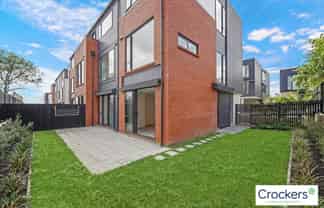 1/2 Treasure Lane, Te Atatu South