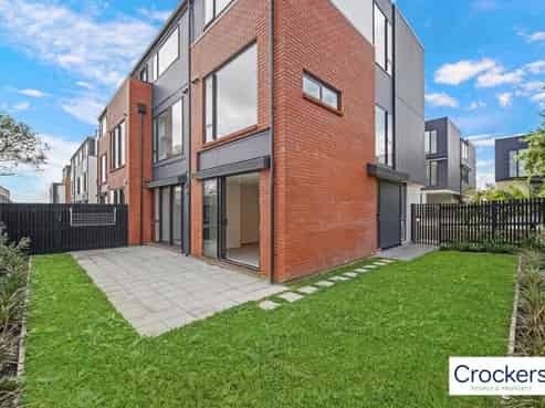 1/2 Treasure Lane, Te Atatu South