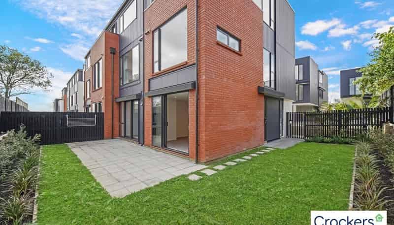 1/2 Treasure Lane, Te Atatu South