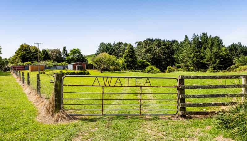 0n Tiromoana Road, Normanby