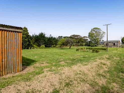 0n Tiromoana Road, Normanby