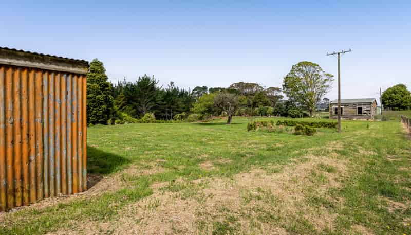 0n Tiromoana Road, Normanby