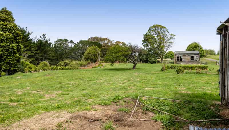0n Tiromoana Road, Normanby