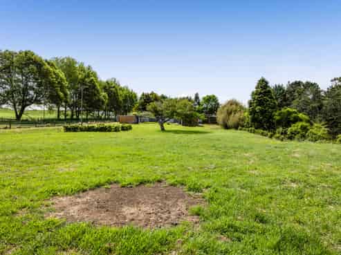 0n Tiromoana Road, Normanby