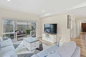 10 Mission Heights Drive, Flat Bush