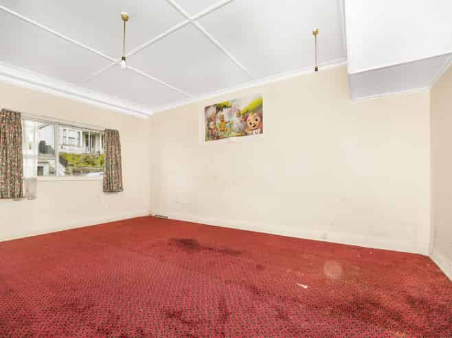 372 South Road, Caversham