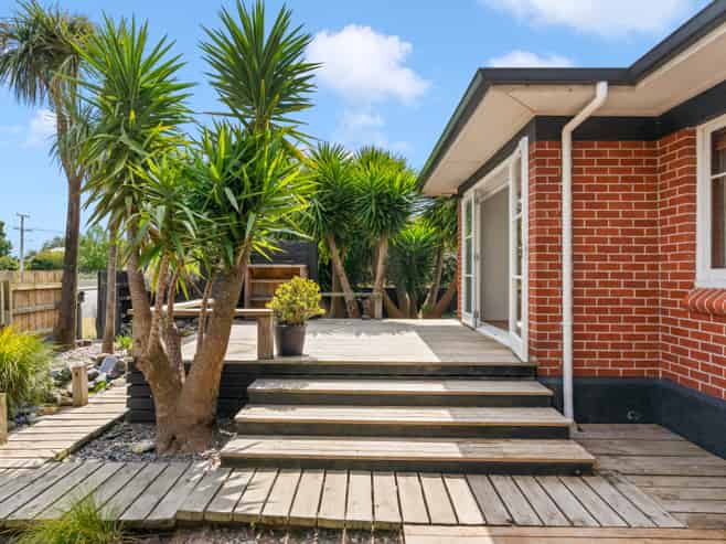 12 Cambridge Road, Martinborough