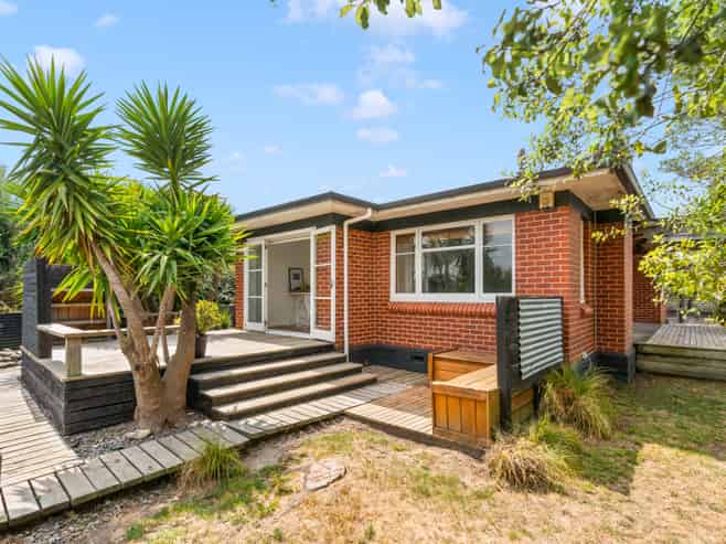 12 Cambridge Road, Martinborough