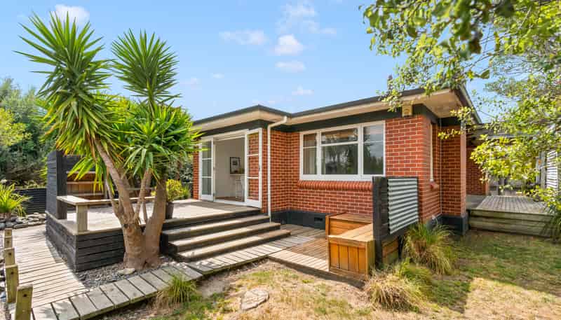 12 Cambridge Road, Martinborough