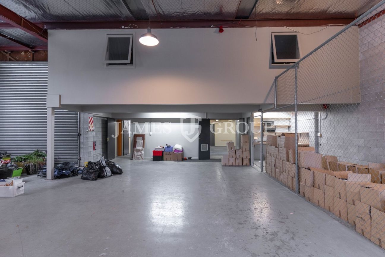 A RARE FIND | 300M² WAREHOUSE AND OFFICE - Vista 2