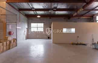 A RARE FIND | 300M² WAREHOUSE AND OFFICE