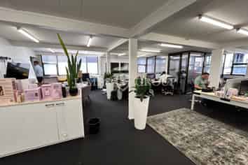 A RARE FIND | 300M² WAREHOUSE AND OFFICE