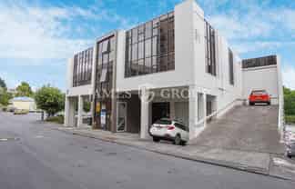 SUNNY SELF-CONTAINED OFFICE IN PRIME PARNELL