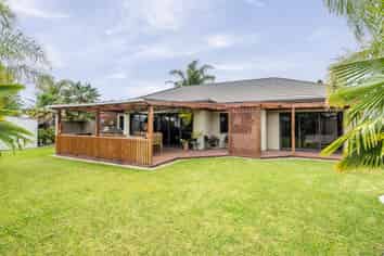 6 Lowry Place, Frimley