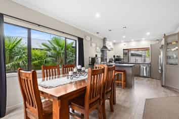 6 Lowry Place, Frimley