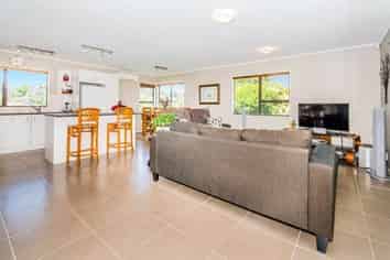 1/112 Oaktree Avenue, Browns Bay