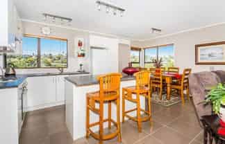 1/112 Oaktree Avenue, Browns Bay