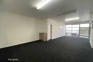 75m2* Office/Storage in Waltham