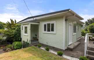 16 Waru Street, Khandallah