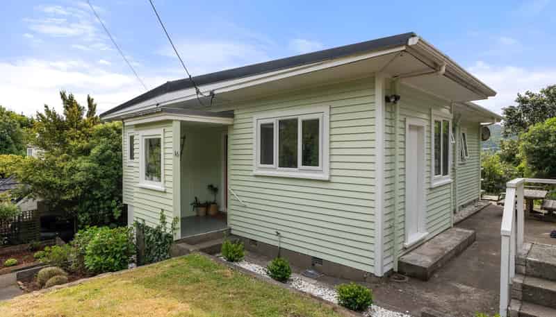 16 Waru Street, Khandallah