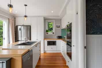 16 Waru Street, Khandallah